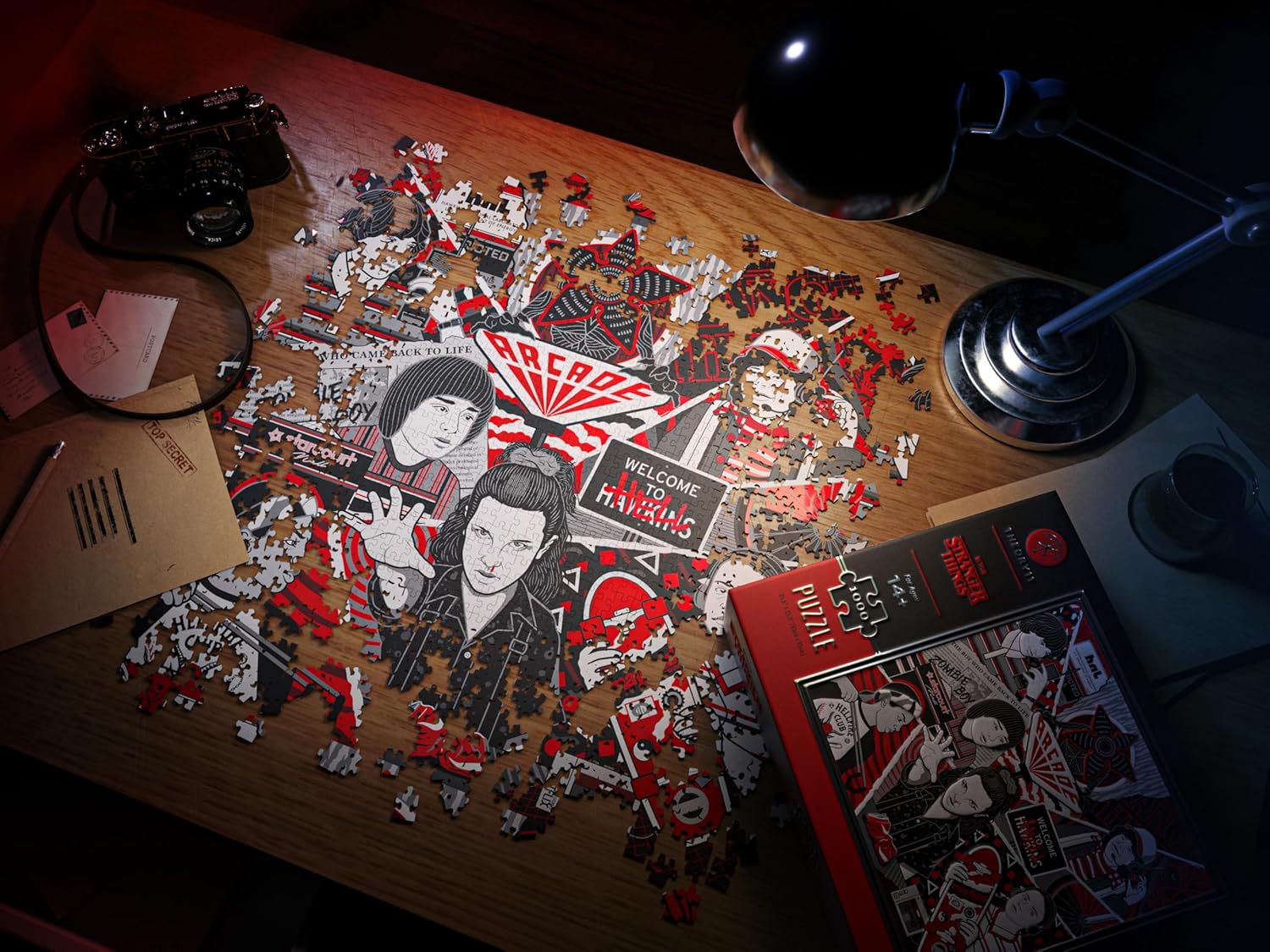 theory11 Stranger Things Puzzle – 1.000 Teile Puzzle – Offiziell lizenzierte Stranger Things Merchandise & Sammlerstücke – präzise Passform und Premium-Qualität – Zwischenpuzzle