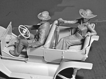 ICM 1:24 - American Motorists (1910's) 2 Figs Blue