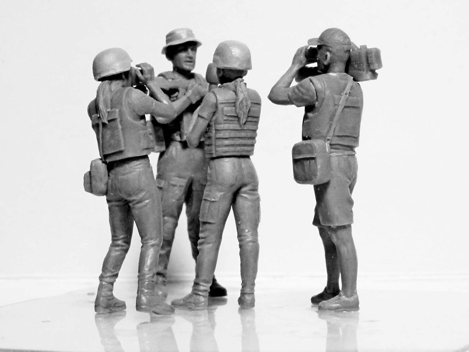 ICM 1:35 - Journalists in War (4 Figures