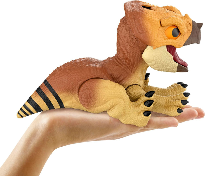 Mattel Jurassic World: El Renacer, Aquilops Dolores Protector Primal, dinosaurio interactivo con acción de ataque y sonidos, mascota electrónica con accesorio de comida, JGC01