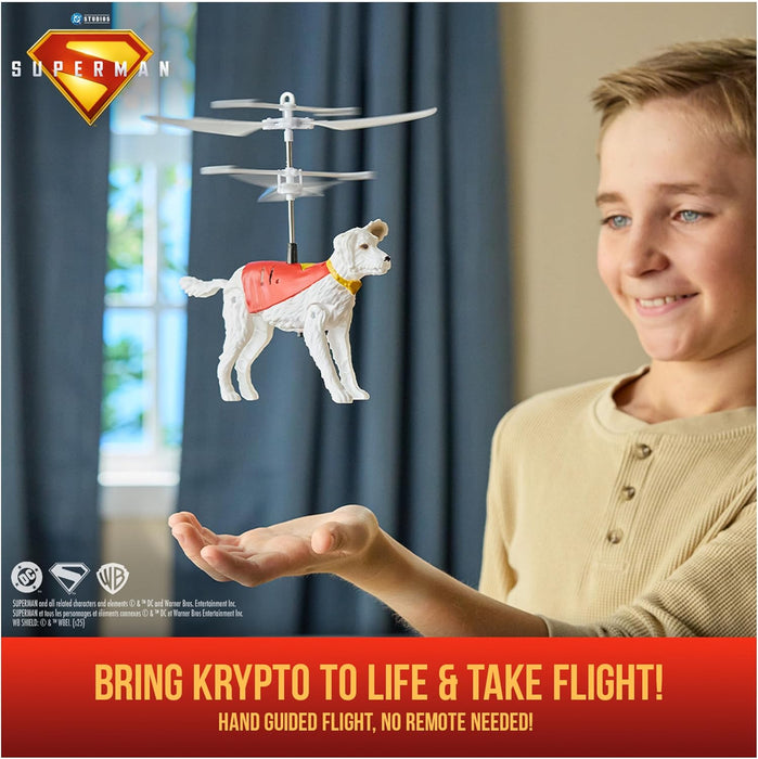 DC Comics, Superman Up in the Sky! Flying Krypto, op afstand bestuurbaar speelgoed, 19 cm grote zwevende superhond