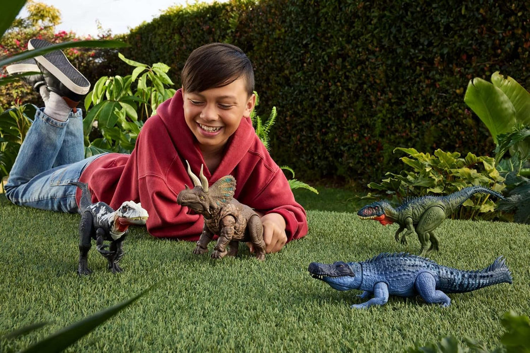 Mattel Jurassic World: Renaissance, Méga Prédateurs Eotriceratops Figurine de dinosaure issu d’une espèce géante, 2 coups dévastateurs activés grâce à sa queue, jeu virtuel, JGB93