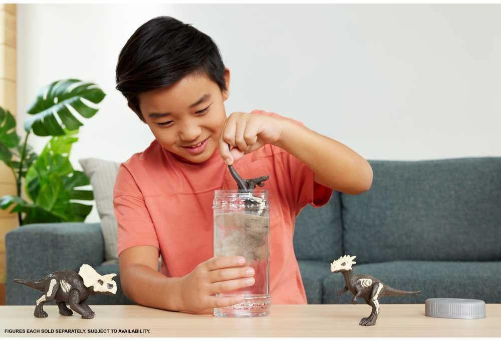 Mattel Jurassic World Dino Reveal Dinosaur Toys, Unpack Surprise & Warm Water Uncovers Full Decoration, 5 to 7 Inches, Species Vary, JDC52