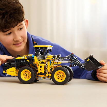 LEGO Technic Volvo L120 Electric Wheel Loader - Construction Vehicle Toy with Articulated Steering and Moving Shovel - Birthday Gift for 9+ Year Old Boys - 42209