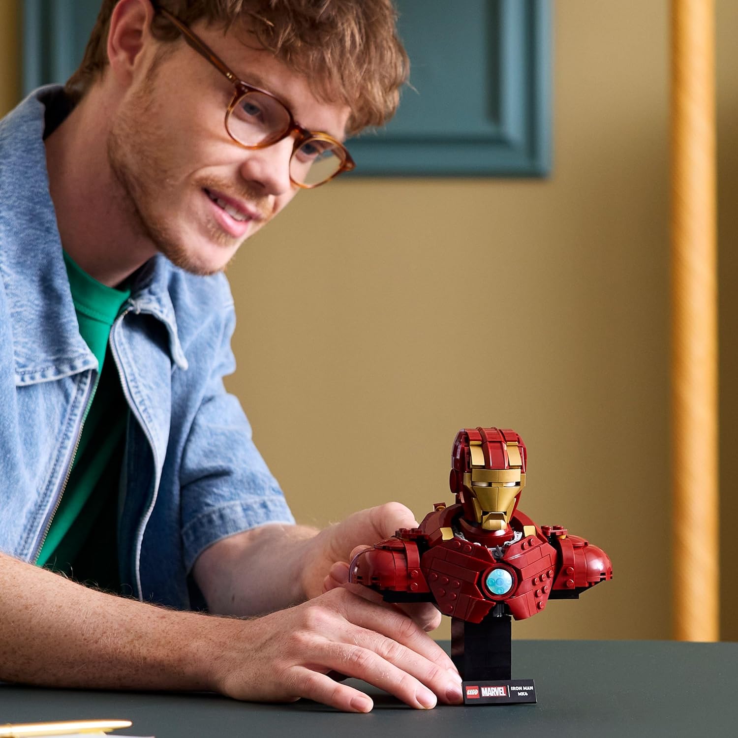 LEGO Marvel Iron Man MK4 Bust - Display Model Building Set for Adults incl. a Tony Stark Minifigure, plus Shoulder Cannons and a Rotating Head - Collectible Avengers Gift for Fans - 76327