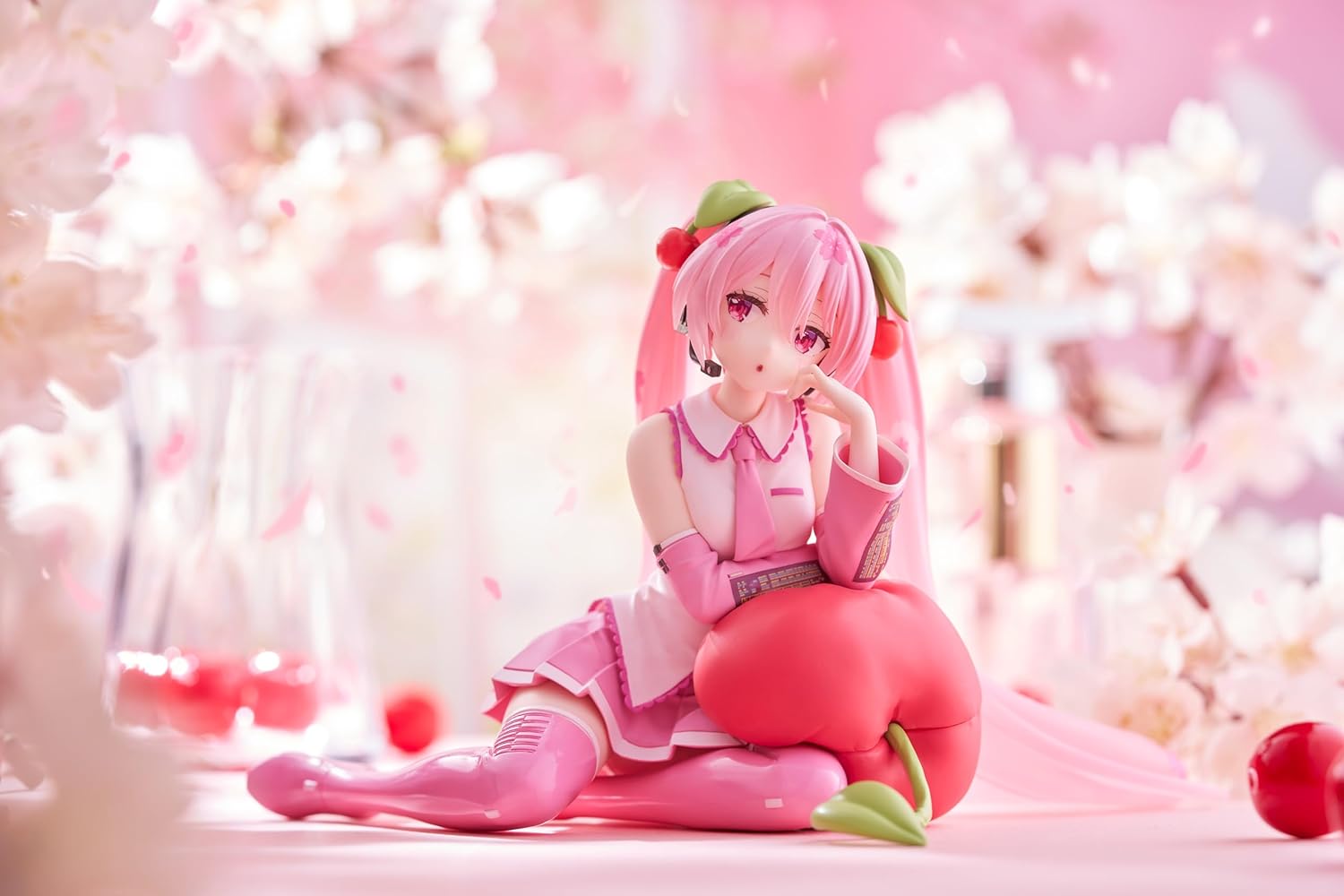 Taito-Sakura Miku Desktop Cute Figure (Cherry Cushion Ver.