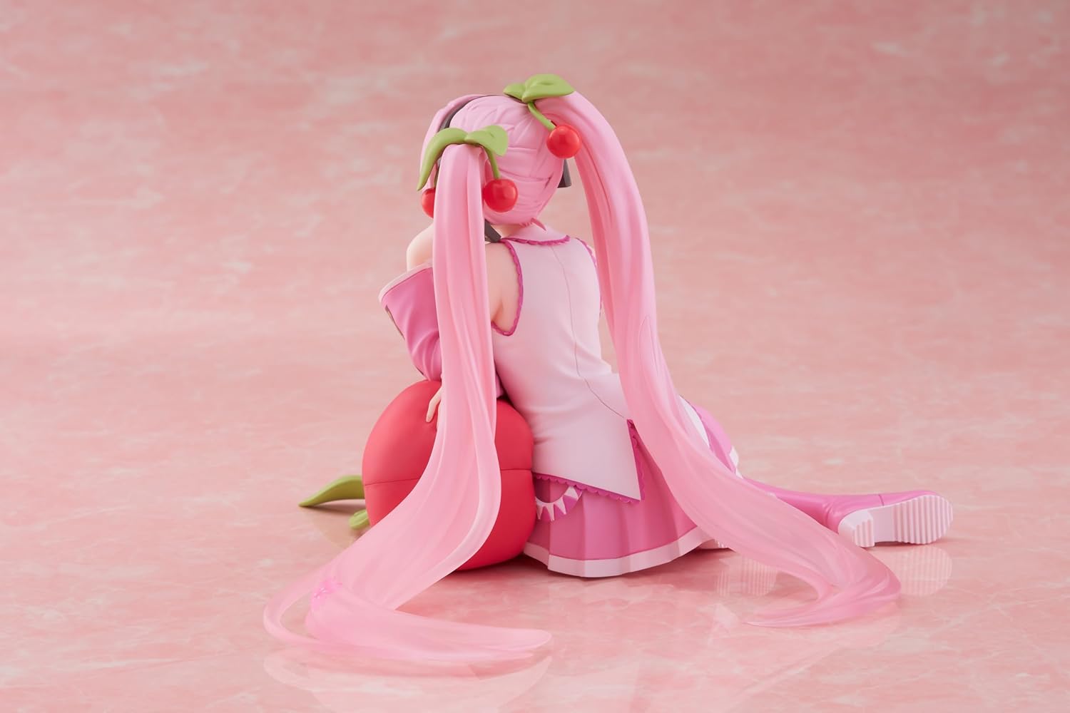 Taito-Sakura Miku Desktop Cute Figure (Cherry Cushion Ver.