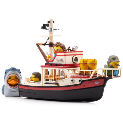 TUBBZ Jaws Floating Orca Boat Model Collectible Bundle Bath Playset – Comprend Bruce le requin et Mini Quint, Hooper et Brody Duck Figurines
