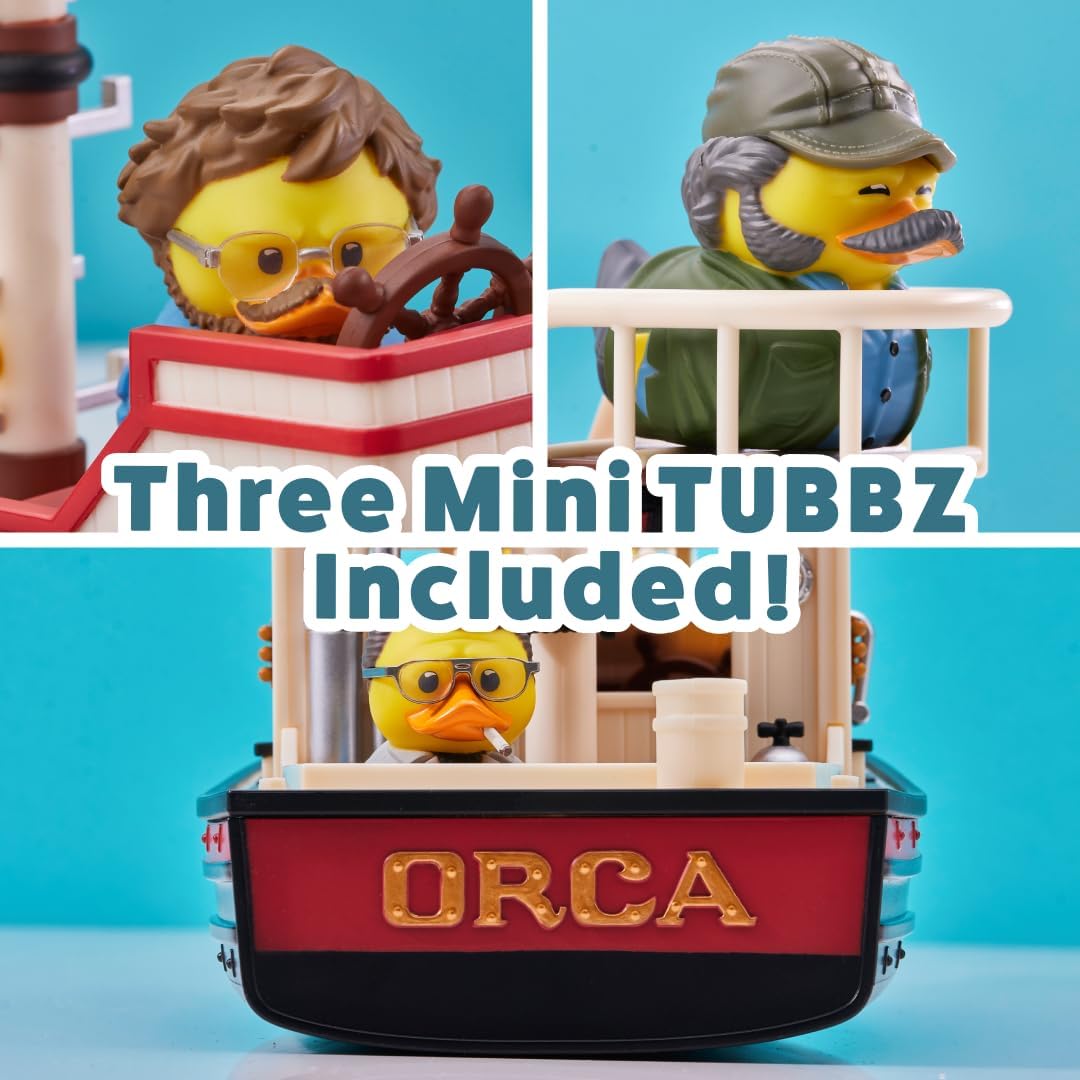 TUBBZ Jaws Floating Orca Boat Model Collectible Bundle Bath Playset – Comprend Bruce le requin et Mini Quint, Hooper et Brody Duck Figurines