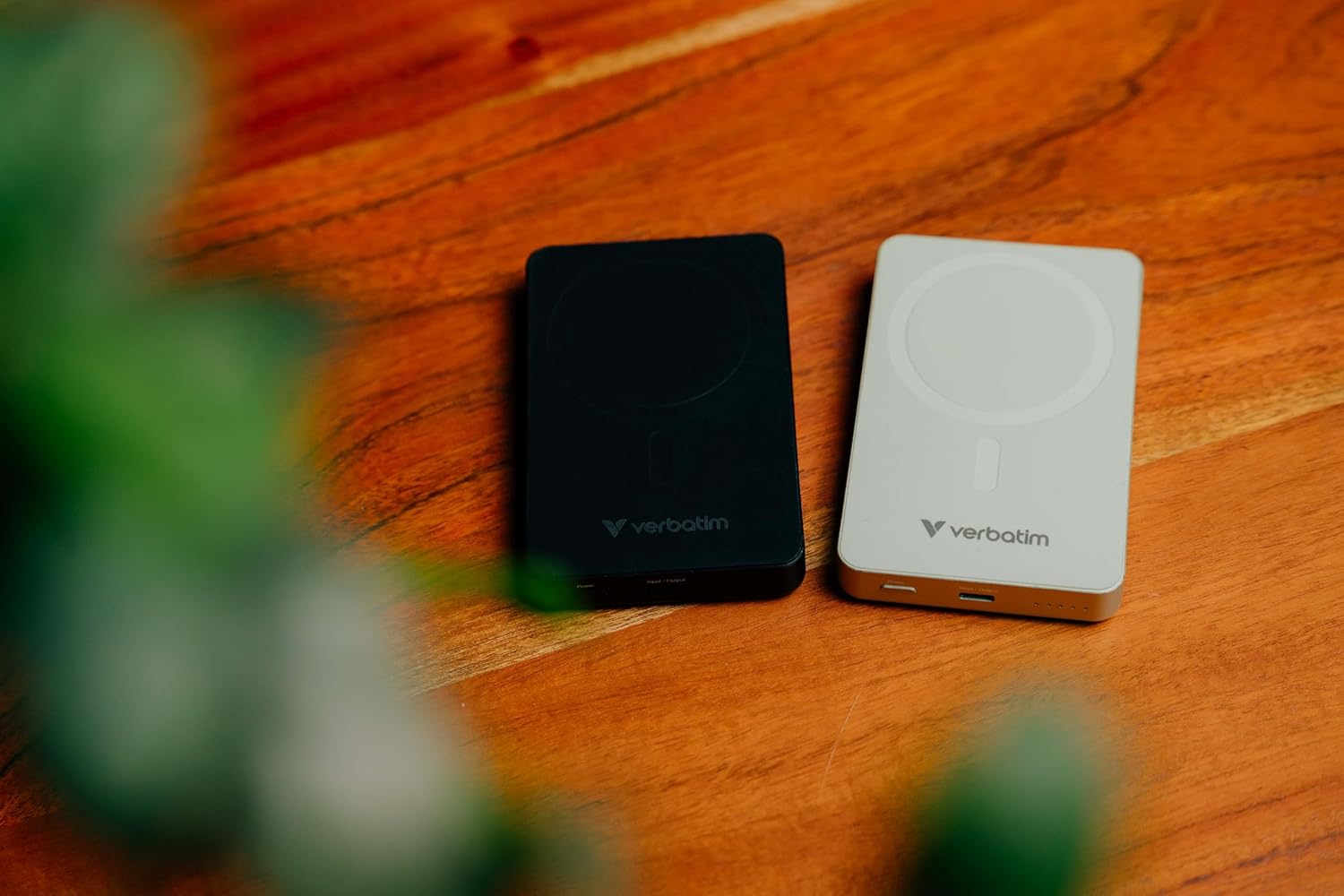 Verbatim Charge 'n' Go Essentials Power Bank MagSafe 10000mAh 15W Magnetic PD 20W Fast Charge with LED Indicator for iPhone 16/15/14/13/12 Pro/Pro Max, Includes USB-C to USB-C Cable, Green