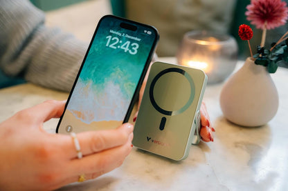 Verbatim Charge 'n' Go MagSafe Powerbank 10 000 mAh Vert 15 W Magnétique PD 20 W Charge Rapide Indicateur LED Support Pliable Surface en Verre pour iPhone 16/15/14/13/12 Pro/Pro Max - Câble USB-C