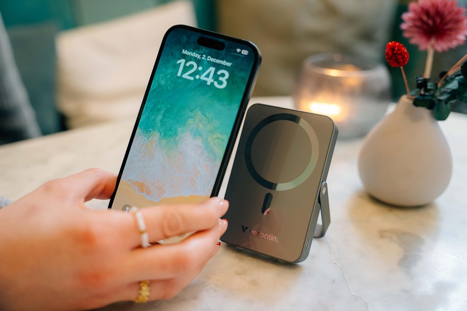 Verbatim Charge 'n' Go MagSafe Power Bank 10,000mAh Grey 15W Magnetic - PD 22W Fast Charge LED Indicator & Foldable Stand for iPhone 16/15/14/13/12 Pro/Pro Max - Includes USB-C Cable