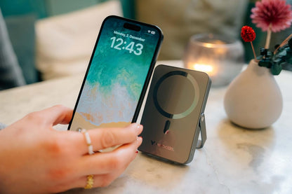 Verbatim Charge 'n' Go MagSafe Power Bank 10,000mAh Grey 15W Magnetic - PD 22W Fast Charge LED Indicator & Foldable Stand for iPhone 16/15/14/13/12 Pro/Pro Max - Includes USB-C Cable