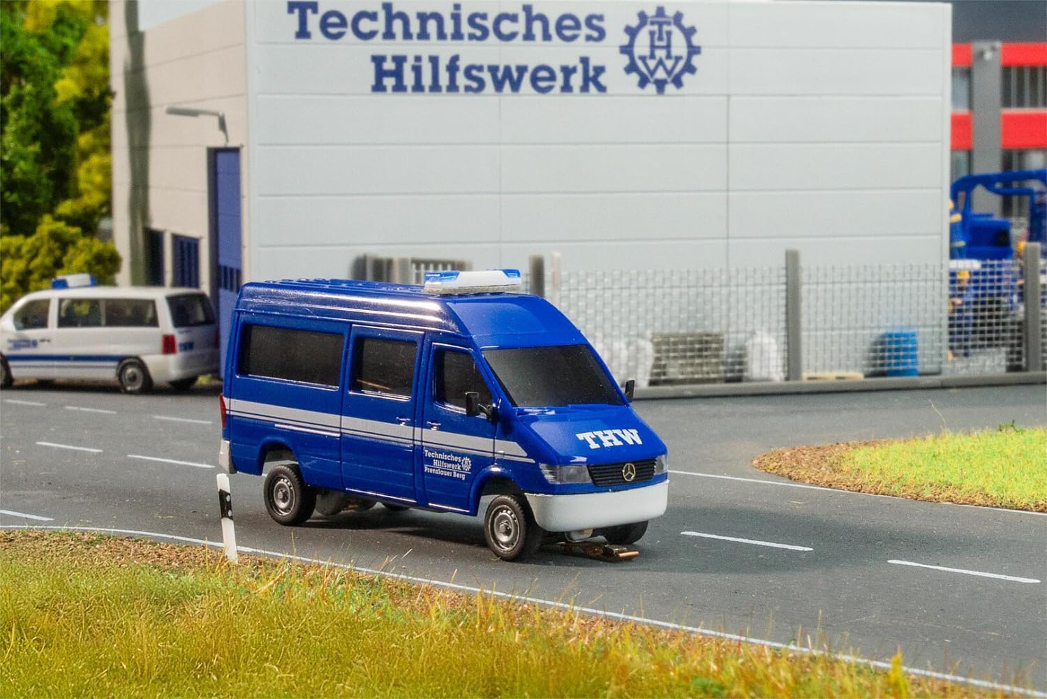 161430 H0 MB Sprinter THW (HERPA