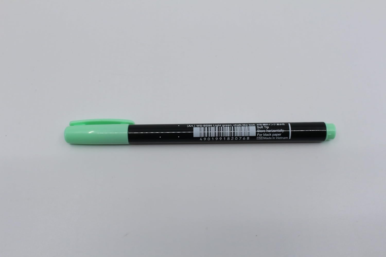 Tombow Brush Pen Fudenosuke pastel for black paper, light green
