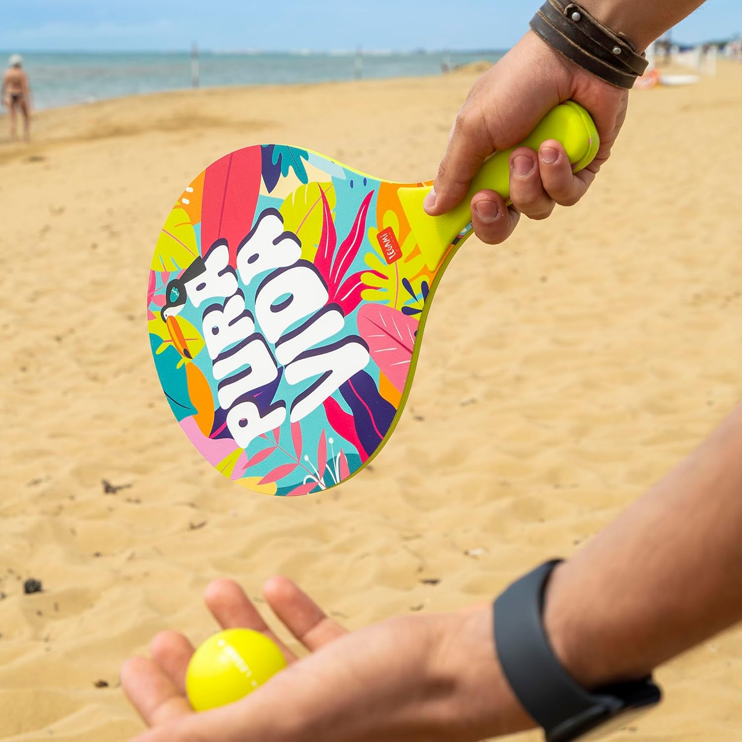Legami - Beach Rackets, 2 Rackets and 3 Balls, Beach Rackets, Ergonomic Handle, Case Included, for Adults and Children, 23 x 38 cm
