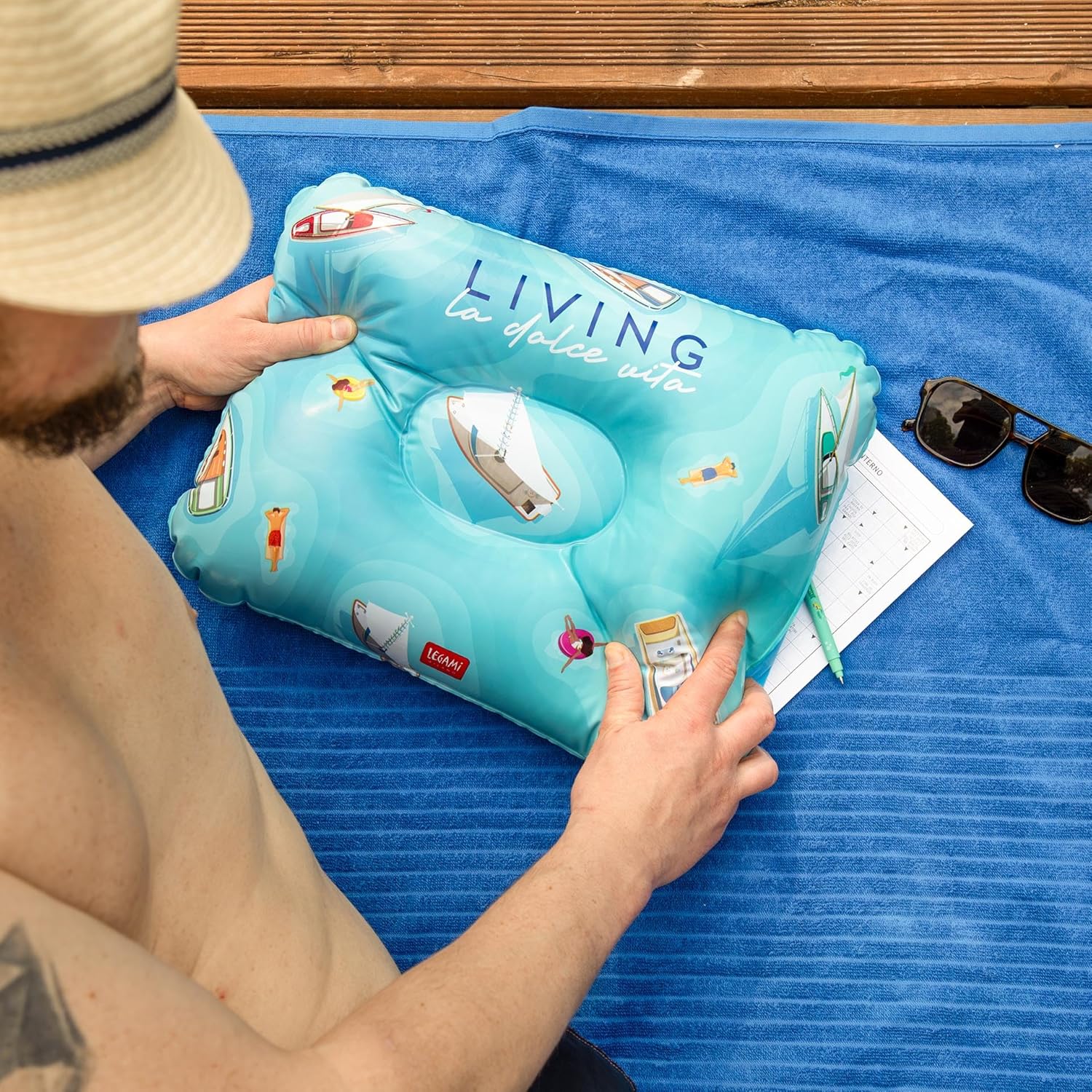Legami - Inflatable Beach Cushion, Comfortable Ultralight Beach Pool Camping Pillow, Diameter 40 cm