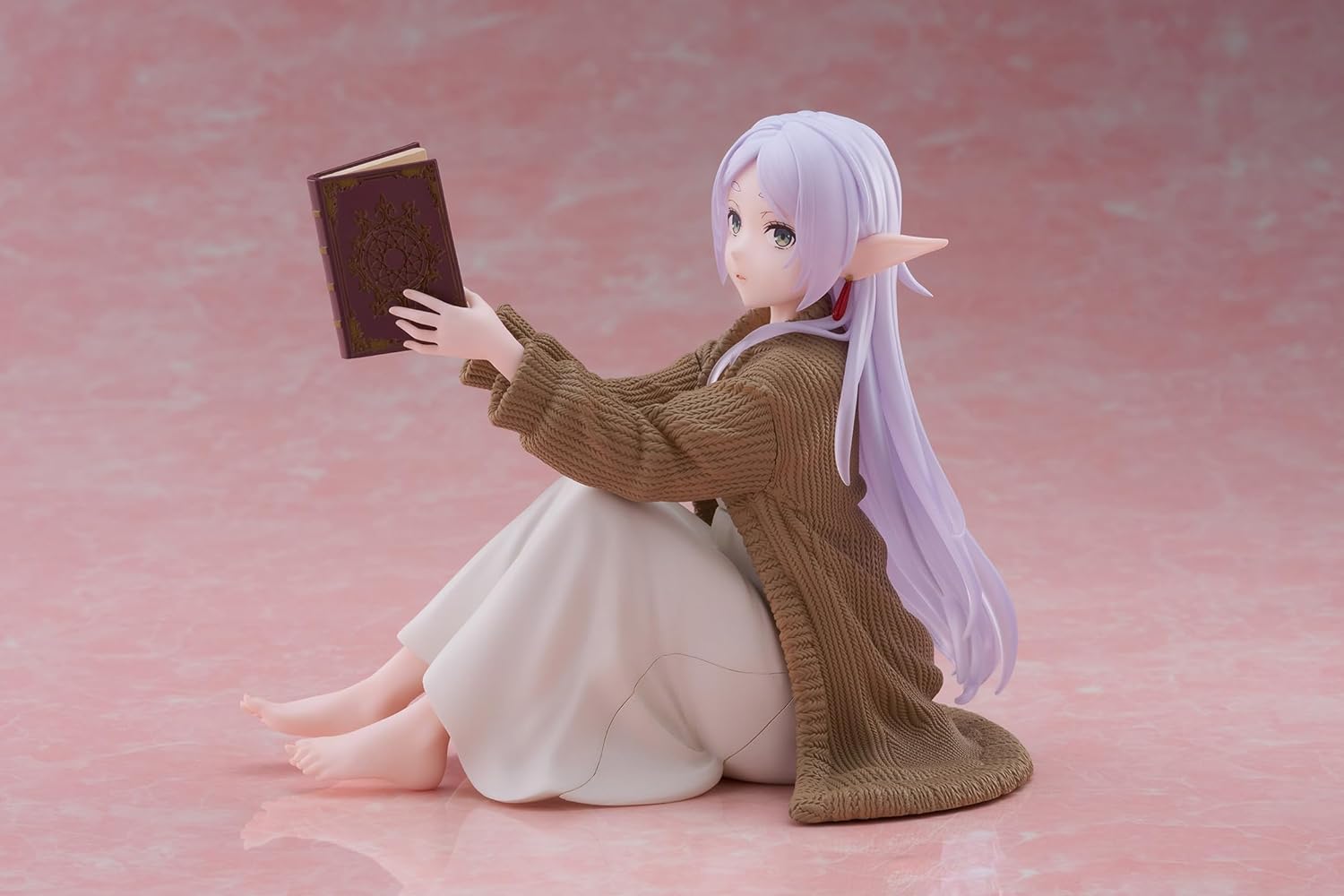 Taito -Frieren: Beyond Journey's End Desktop Cute Figure - Frieren (Roomwear Ver.