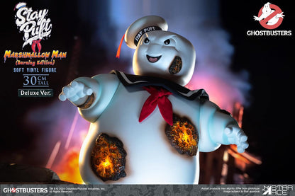 Star Ace Toys Ghostbusters Figurine en vinyle de luxe Stay Puft Marshmallow Man (Burning Edition