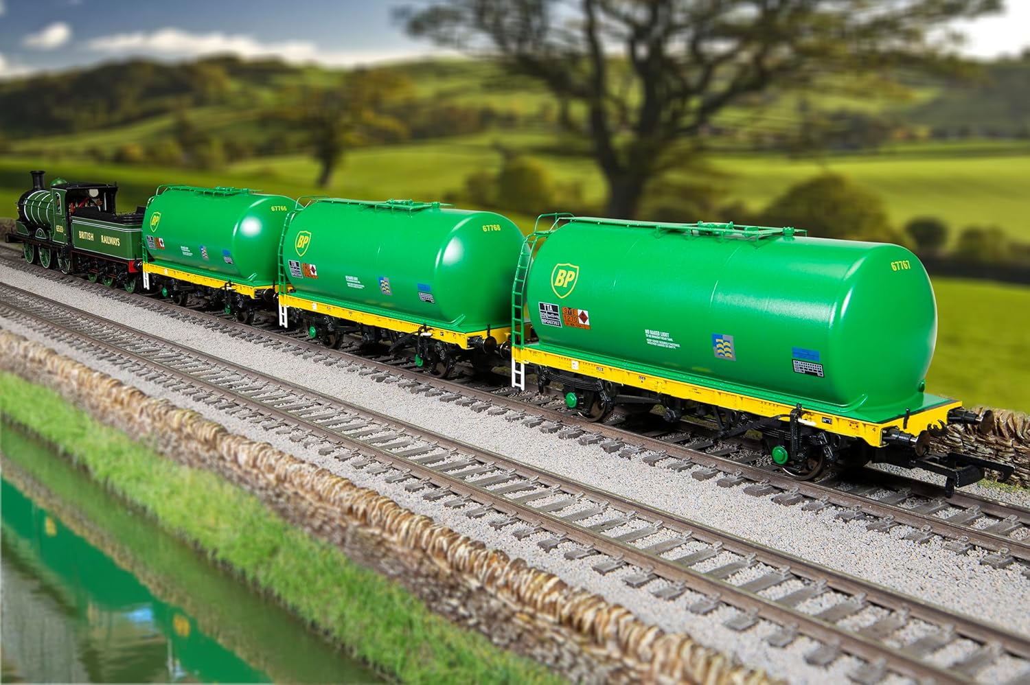 Hornby R60291 BP TTA Triple Pack 67766-7-8