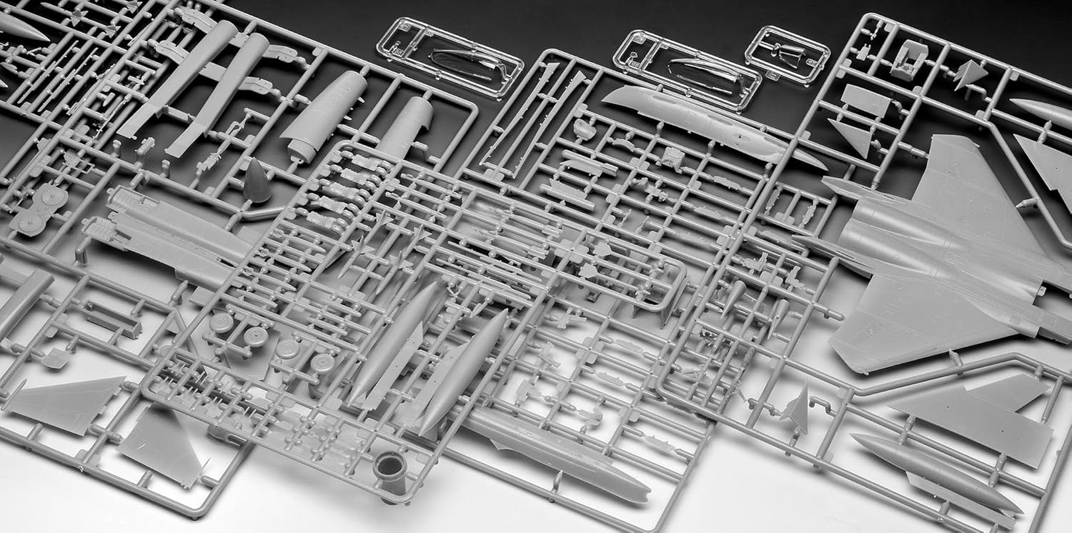 Revell 03841 F-15E Strike Eagle 1:72 Scale Unbuilt/Unpainted Plastic Model Kit