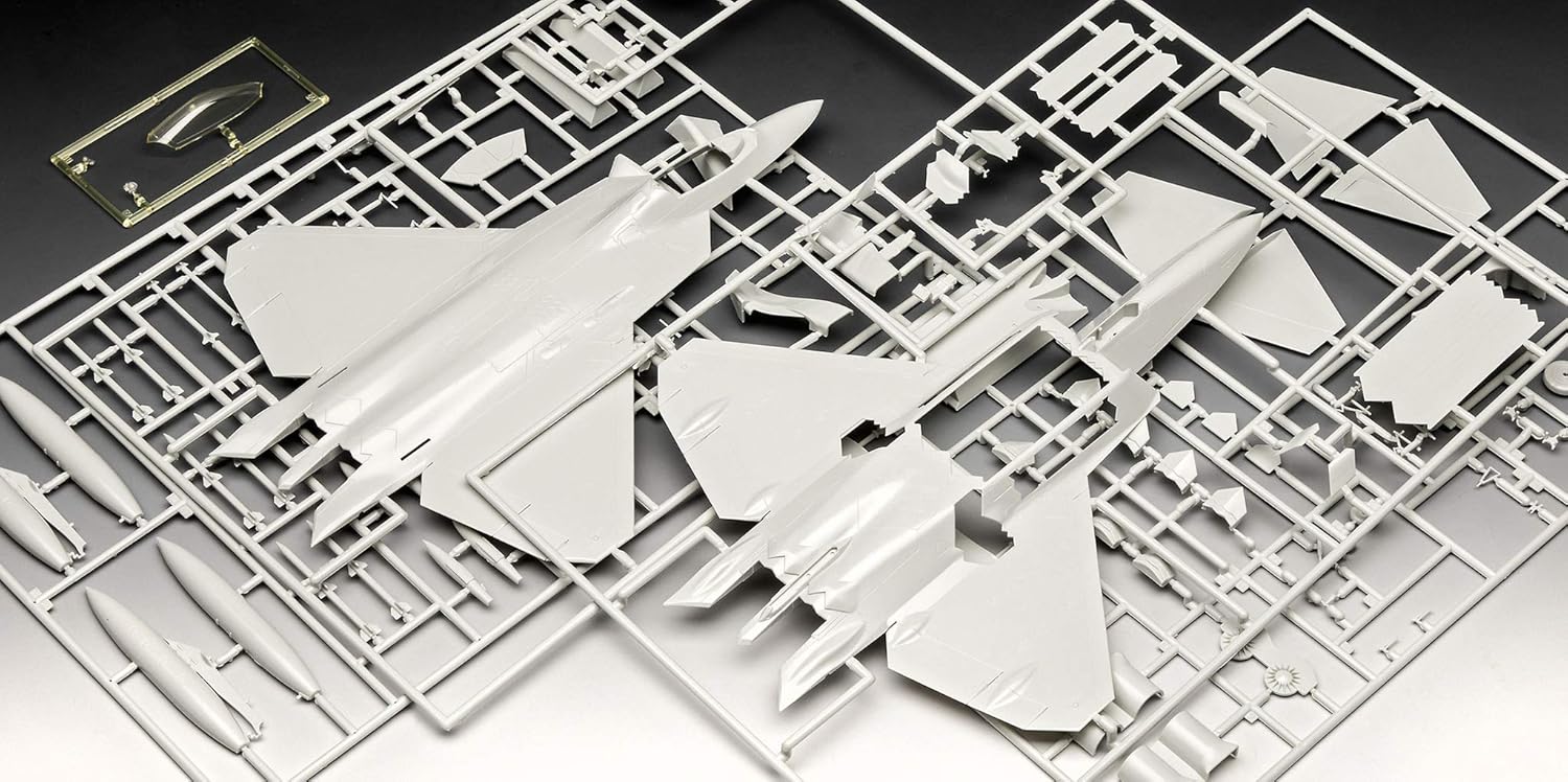 Revell 03858 Lockheed Martin F-22A Raptor 1:72 Scale Unbuilt/Unpainted Plastic Model Kit