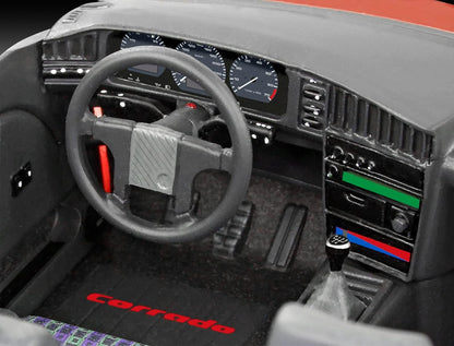 Revell Modellbausatz I Geschenkset VW Corrado I Maßstab 1:24 I Level 4 Bausatz I Teileanzahl 77 I ab 12+ Jahren I für Kinder und Erwachsene I Kleber Farben und Pinsel enthalten I detailreicher Motor
