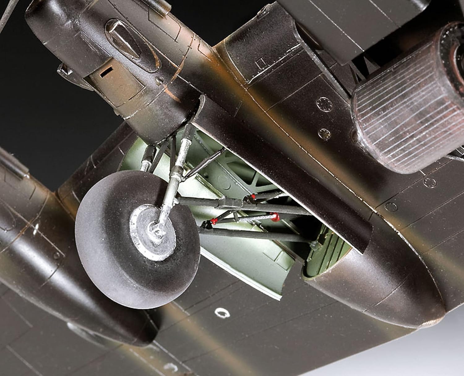 Revell Model Set 64295 Avro Lancaster B.III Dambusters 1:72 Scale Unbuilt/Unpainted Plastic Model Kit with Accessories