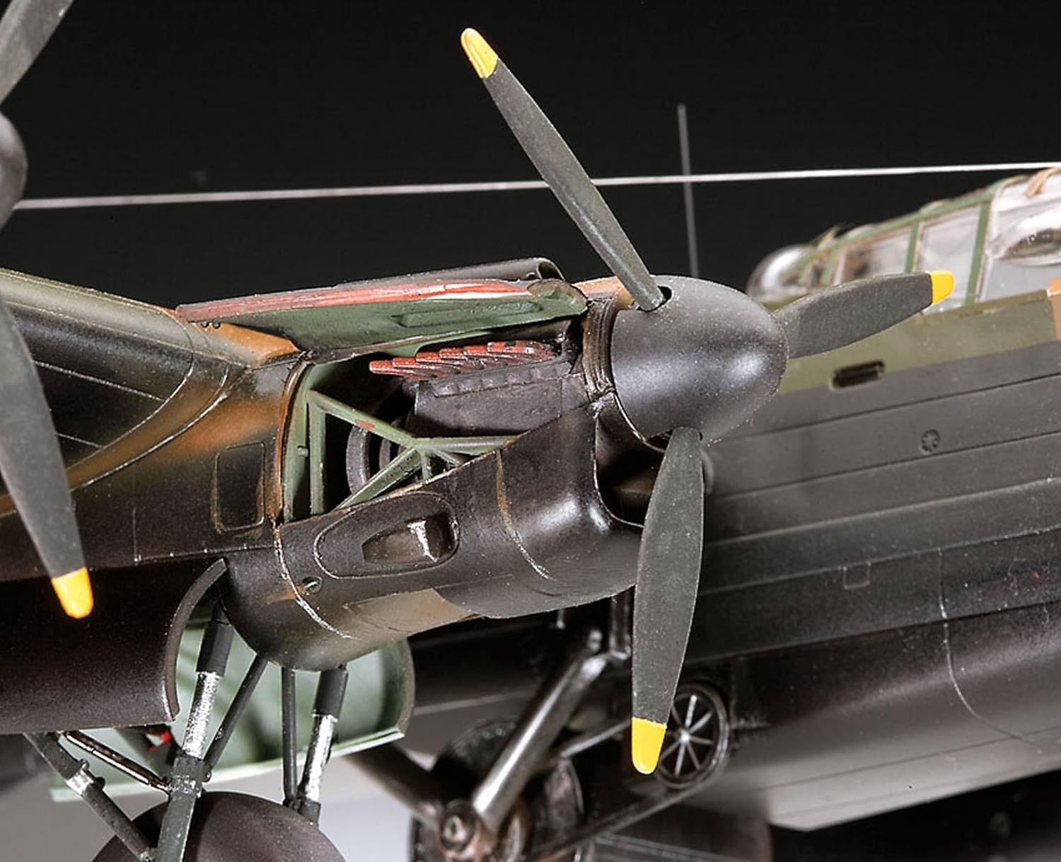 Revell Model Set 64295 Avro Lancaster B.III Dambusters 1:72 Scale Unbuilt/Unpainted Plastic Model Kit with Accessories