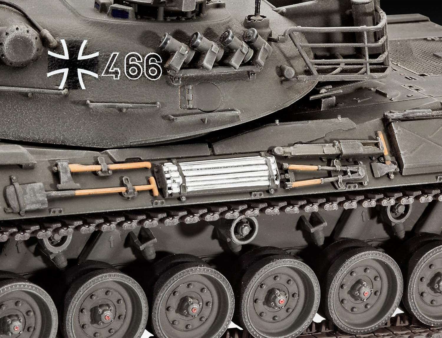 Revell Model Set 63240 Leopard Tank 1 1:35 Scale Unbuilt/Unpainted Plastic Model Kit With Accessories
