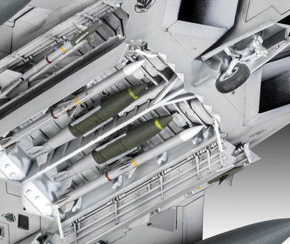 Revell Lockheed Martin F-22A Raptor - Maqueta de avión de combate con sigilo (incluye armamento, pegamento y pincel