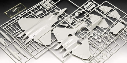 Revell Lockheed Martin F-22A Raptor - Maqueta de avión de combate con sigilo (incluye armamento, pegamento y pincel