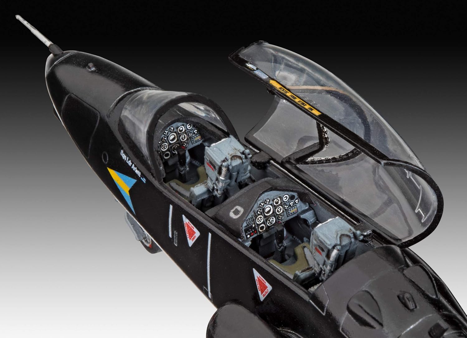 Revell 64970 - Maqueta de avión BAE Hawk T.1 para Principiantes (sin lacar, con Accesorios básicos