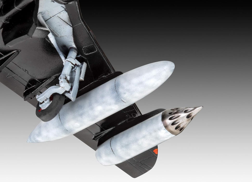 Revell 64970 - Maqueta de avión BAE Hawk T.1 para Principiantes (sin lacar, con Accesorios básicos