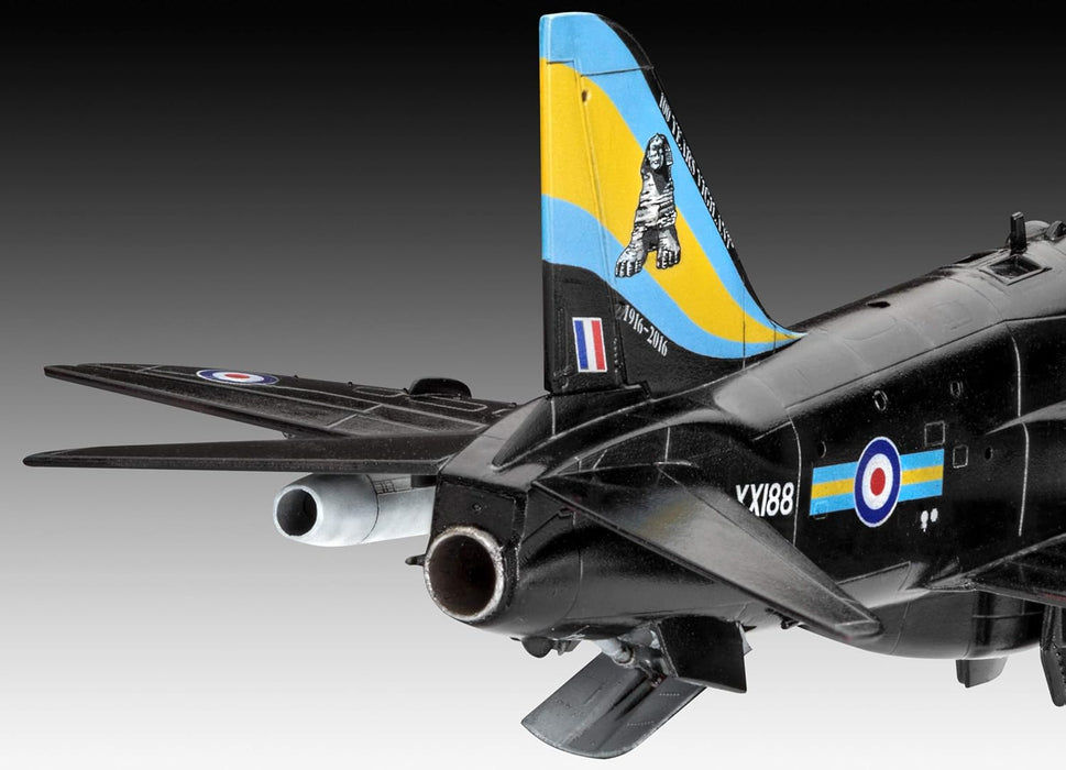 Revell 64970 - Maqueta de avión BAE Hawk T.1 para Principiantes (sin lacar, con Accesorios básicos