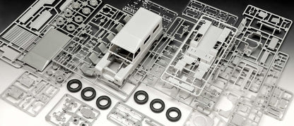 Revell Modellbausatz I Land Rover Series III LWB 109 I Maßstab 1:24 I Level 3 Bausatz I Teileanzahl 174 I ab 10+ Jahren I Mehrteiliger Vierzylinder-Motor I Aufkleber mit verschiedenen Kennzeichen