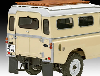 Revell Modellbausatz I Land Rover Series III LWB 109 I Maßstab 1:24 I Level 3 Bausatz I Teileanzahl 174 I ab 10+ Jahren I Mehrteiliger Vierzylinder-Motor I Aufkleber mit verschiedenen Kennzeichen