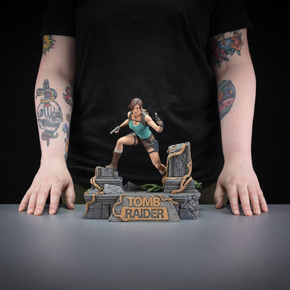 Tomb Raider Pvc Statue Lara Croft 24 Cm