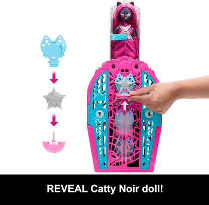 Monster High Skulltimate-Secrets-Set aus Puppe und Accessoires, Hauntlywood Mysteries Catty Noir mit zauberhaftem Kleiderschrank und über 19 modischen Überraschungen wie Puppenkleidung, JBG82
