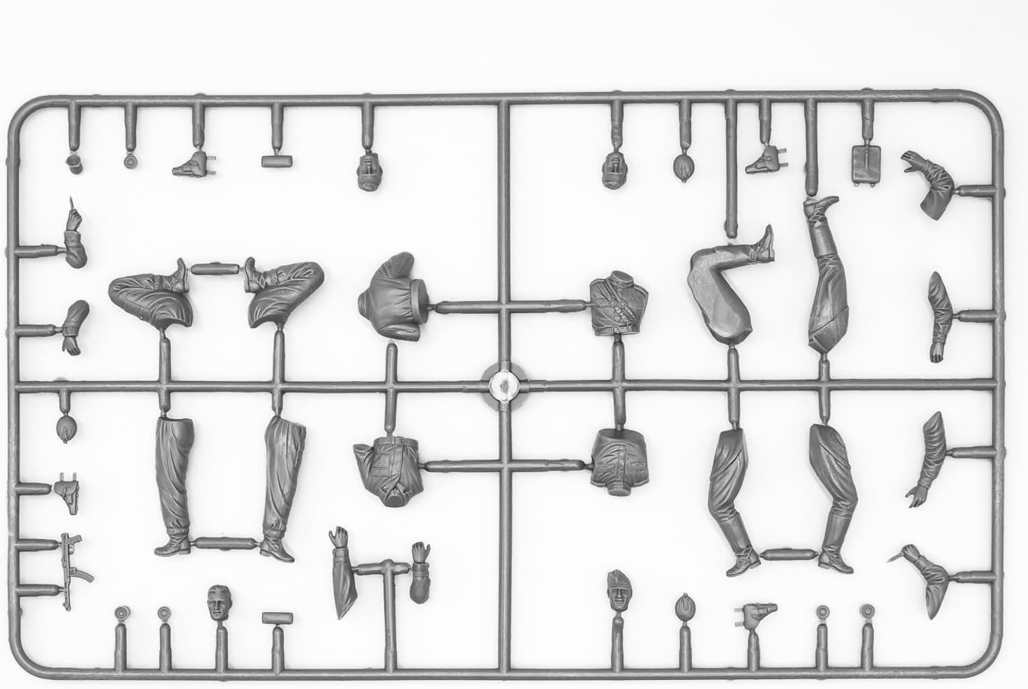 ICM 1:35 - Soviet Tank Crew (1943-1945) 4 Figs
