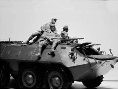 ICM 1:35 - Soviet Armored Carrier Riders (79-91) 4 Figs
