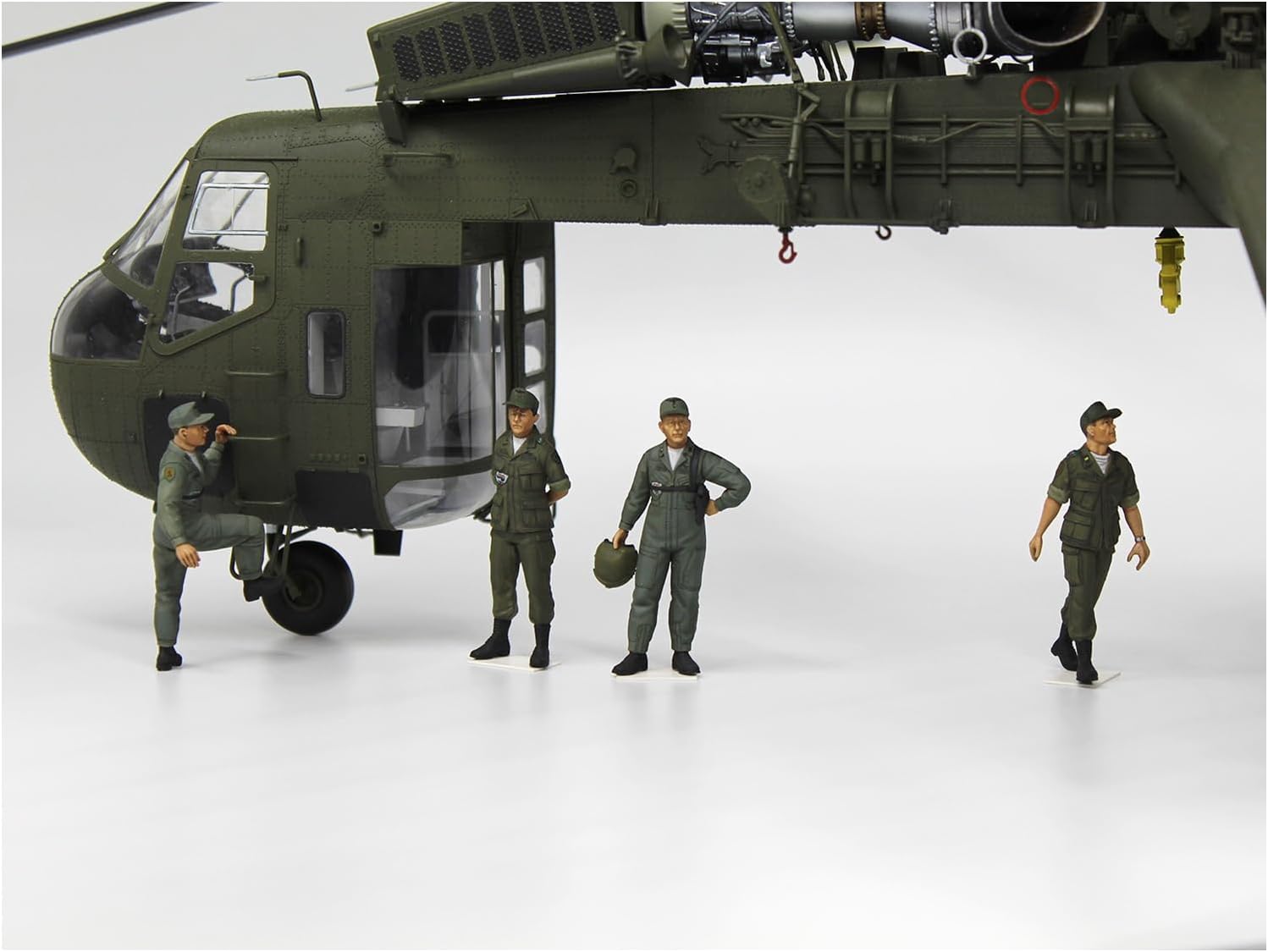 ICM 1:35 - US Helicopter Pilots (1960's - 70's