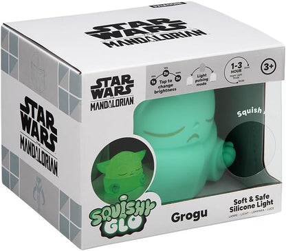 Paladone, Star Wars The Mandalorian Grogu SquishyGlo - Luce notturna in silicone, morbida lampada a LED con 3 livelli di luminosità e spegnimento automatico, ricaricabile per camera da letto dei