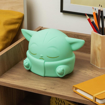 Paladone, Star Wars The Mandalorian Grogu SquishyGlo - Luce notturna in silicone, morbida lampada a LED con 3 livelli di luminosità e spegnimento automatico, ricaricabile per camera da letto dei