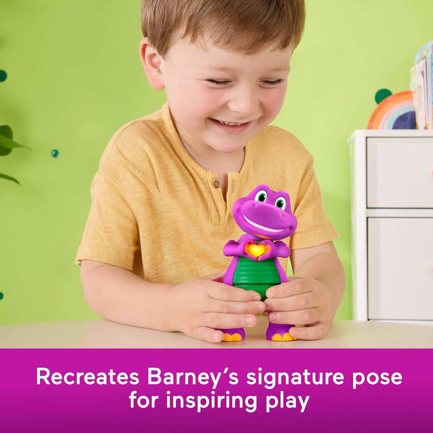 Fisher-Price Barney's World Barney Heart Hands Figurine 14cm Tall with Lights and Phrases for Ages 2+