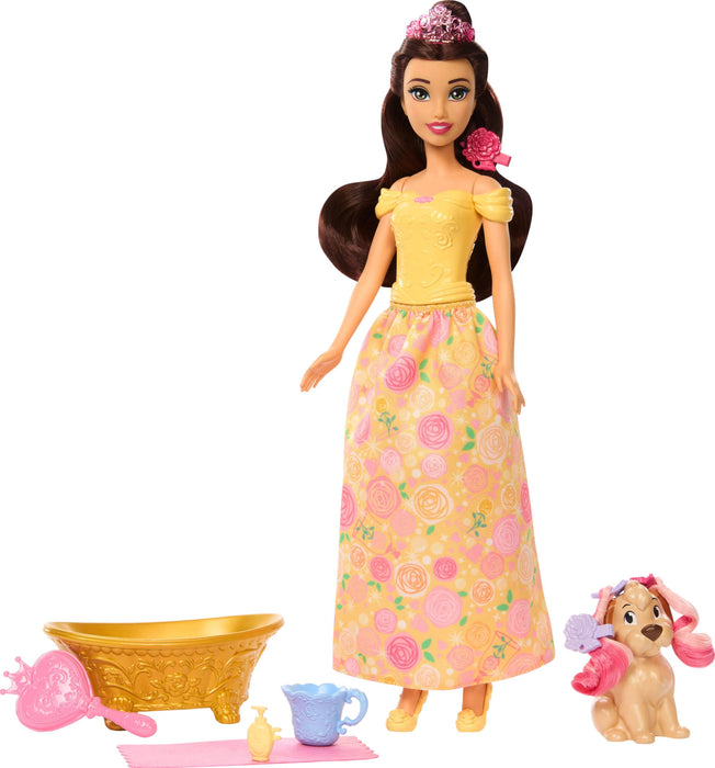 Mattel Disney Princesas Bella Baña y cepilla al Perrito Muñeca de Moda y Figura de Perrito con Manchas Que cambian de Color, bañera, Cepillo y Accesorios para el Pelo, Juguete Inspirado, JFC42