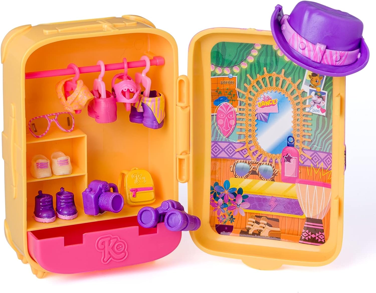 KOOKYLOOS Jane’s Suitcase – Doll’s suitcase with over 14 fashion accessories and exclusive doll with 3 fun expressions. Includes clothes, accessories and shoes, hangers and an exclusive pet