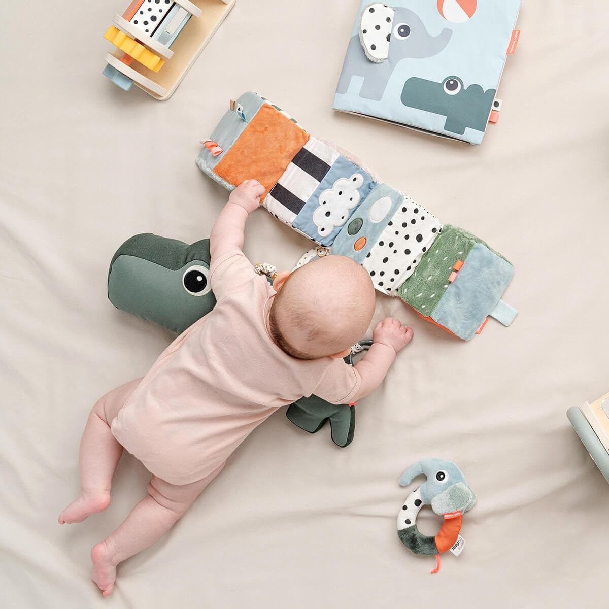 Folding cube deer friends color mix