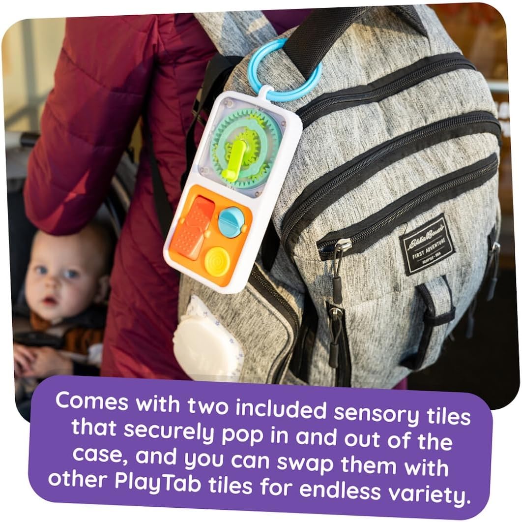 Fat Brain Toys PlayTab Go, draagbaar sensorisch activiteitenbord met klemring om aan luiertassen te bevestigen voor baby's en peuters vanaf 12 maanden