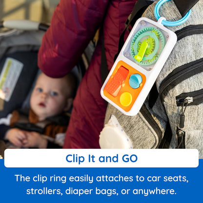Fat Brain Toys PlayTab Go, draagbaar sensorisch activiteitenbord met klemring om aan luiertassen te bevestigen voor baby's en peuters vanaf 12 maanden